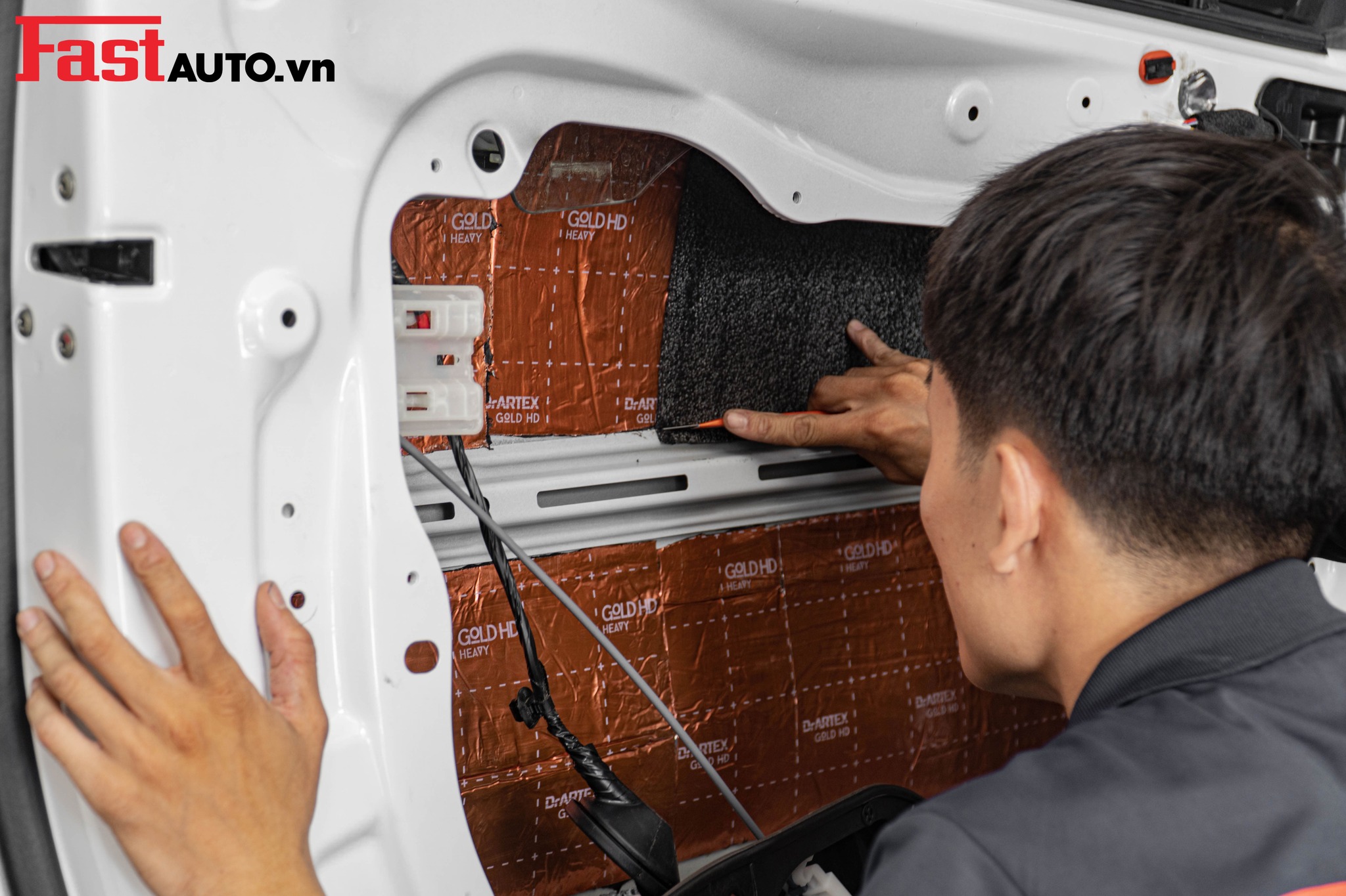 Alternative view of Nâng Cấp Cách Âm Chuyên Sâu Cho KIA CARNIVAL