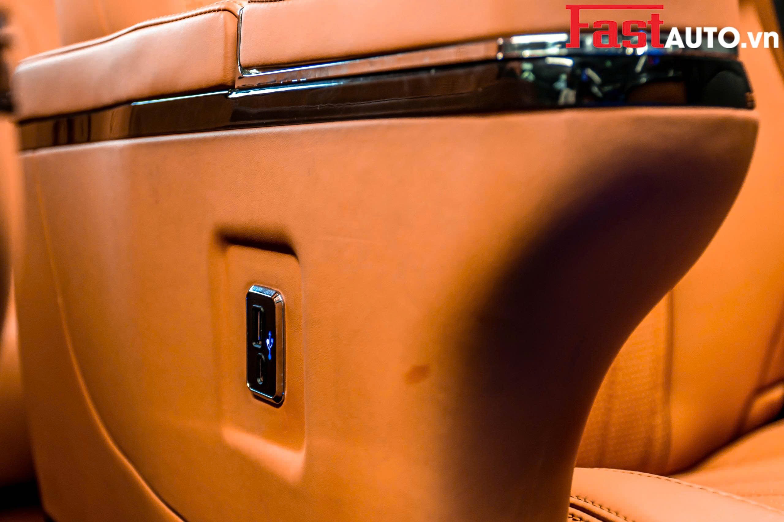 Alternative view of Độ Ghế Limousine Đẳng Cấp Cho Ford Tourneo