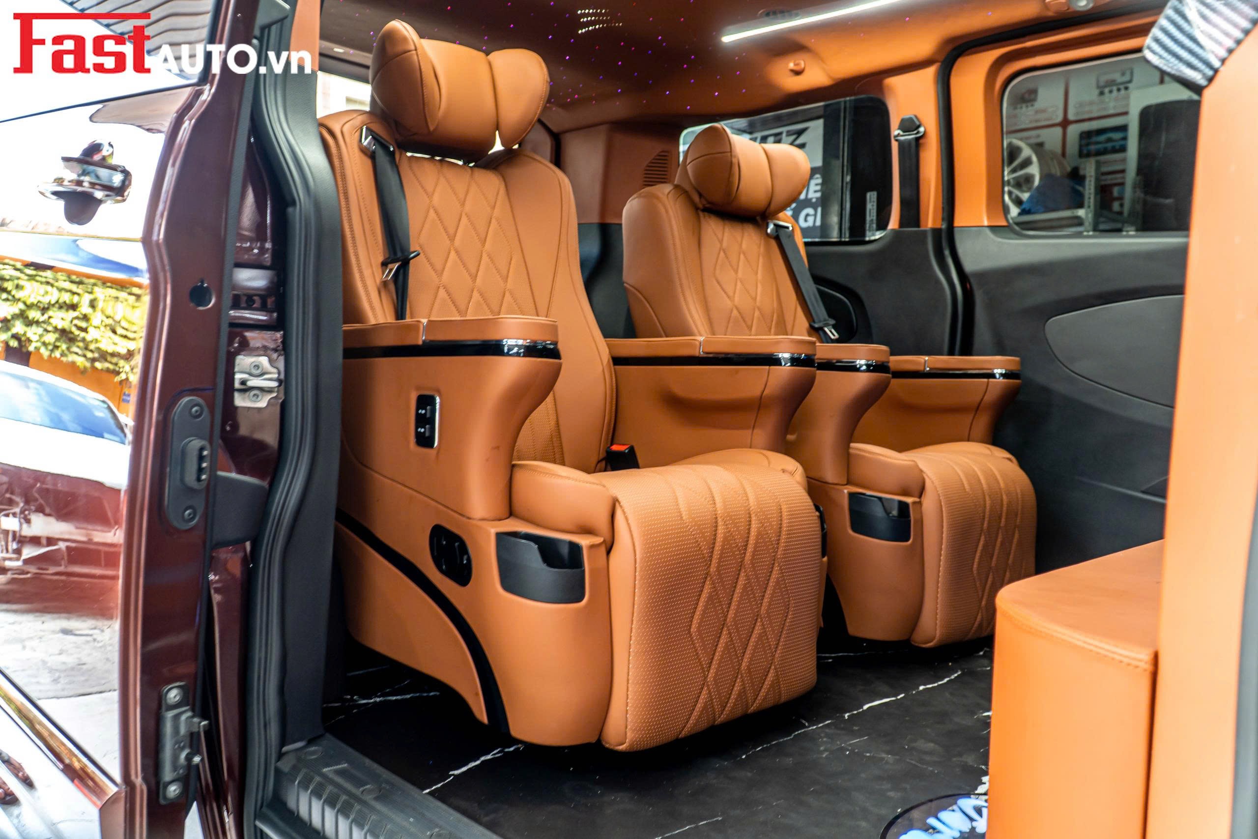 Độ Ghế Limousine Đẳng Cấp Cho Ford Tourneo