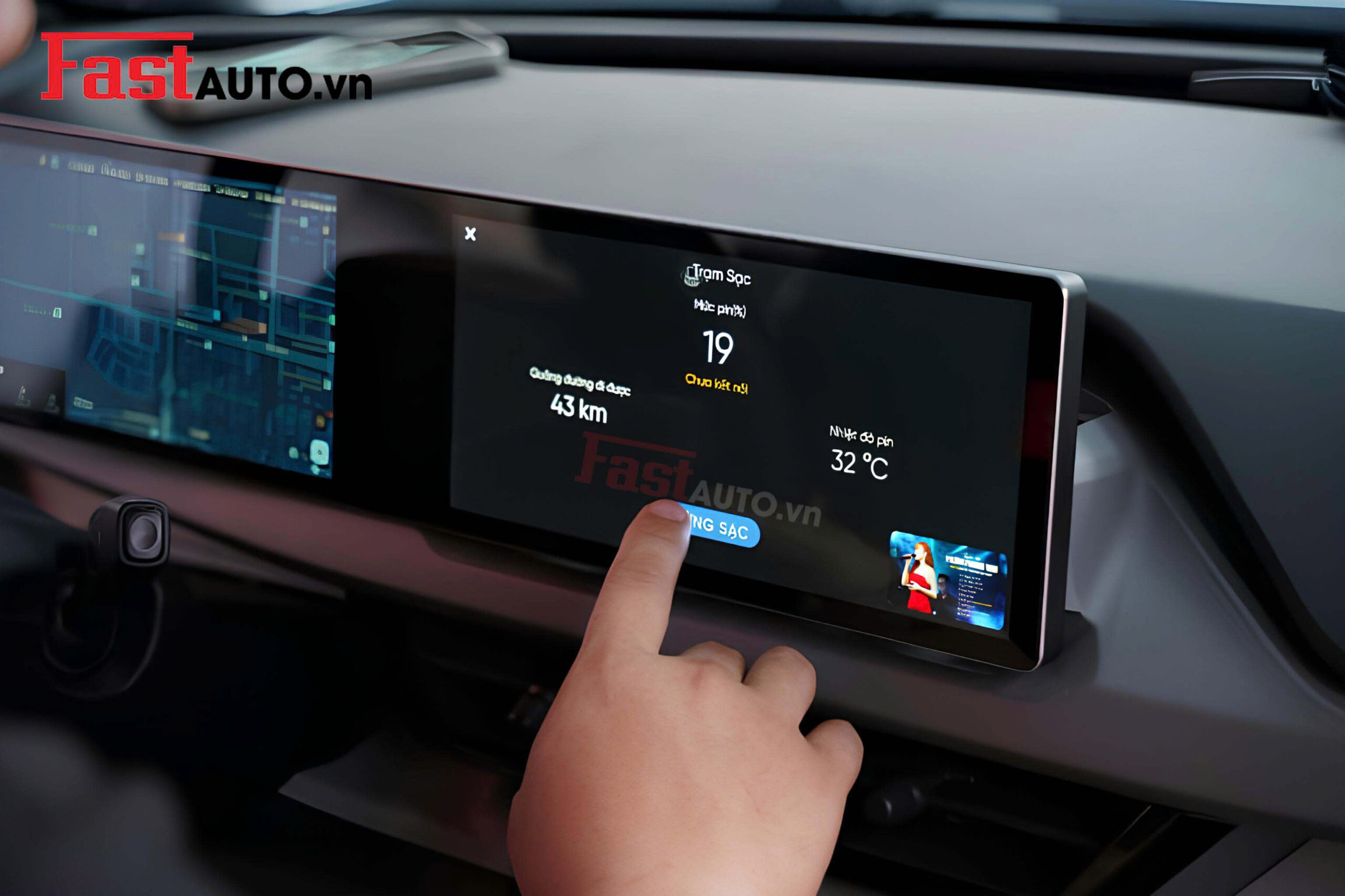 Alternative view of Màn hình Android Dài Liền Khối Tích Hợp Camera 360 Cho VinFast LimoGreen