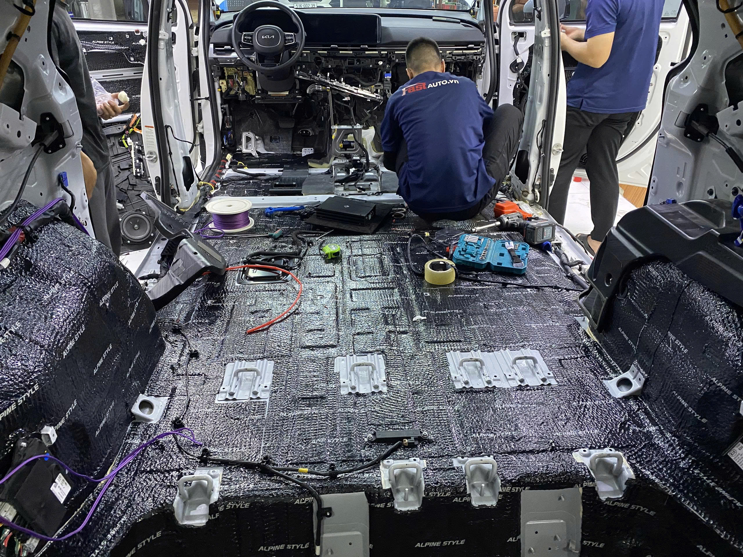 Nâng Cấp Cách Âm Toàn Diện Cho Kia Carnival 