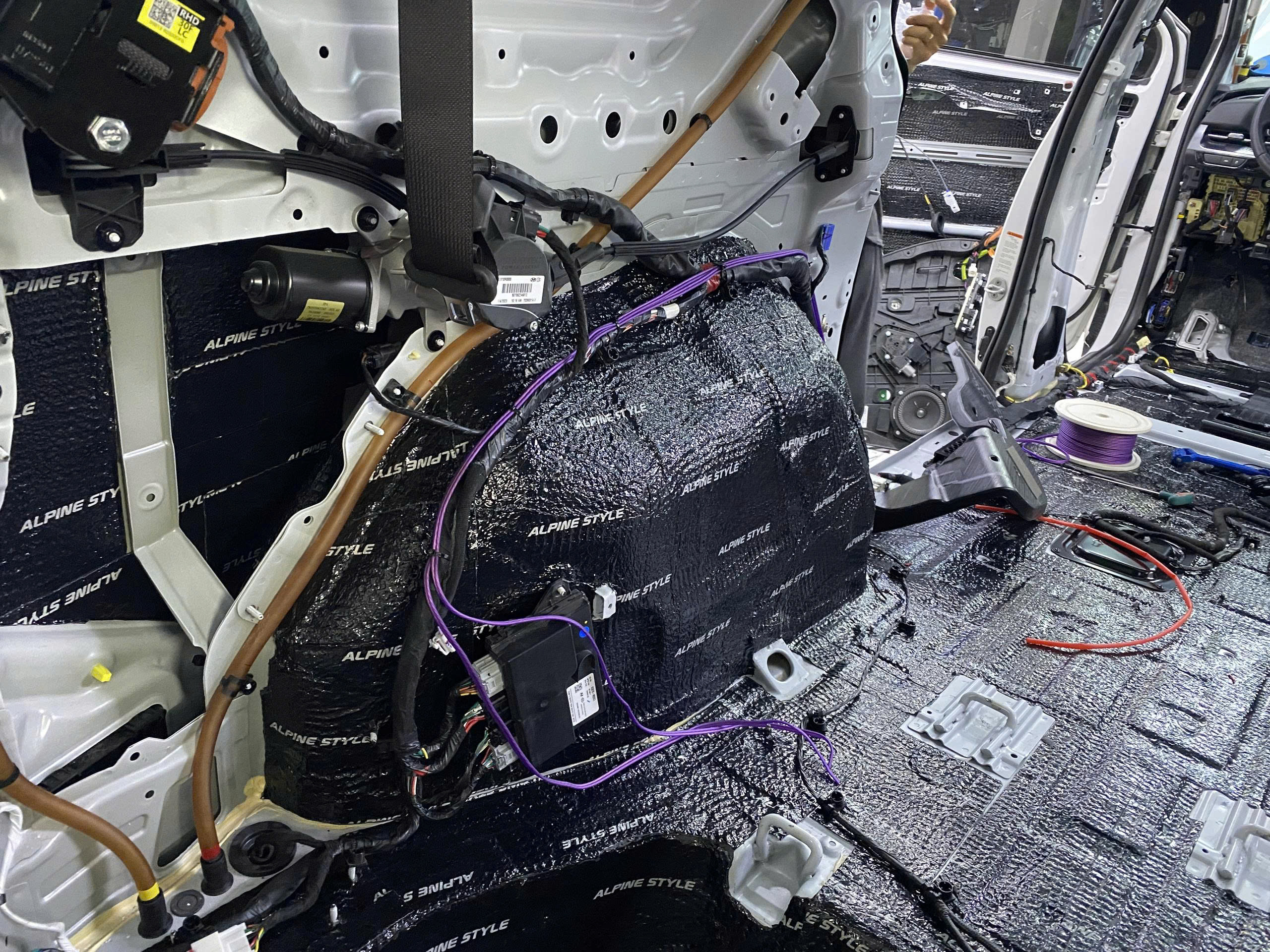 Alternative view of Nâng Cấp Cách Âm Toàn Diện Cho Kia Carnival 