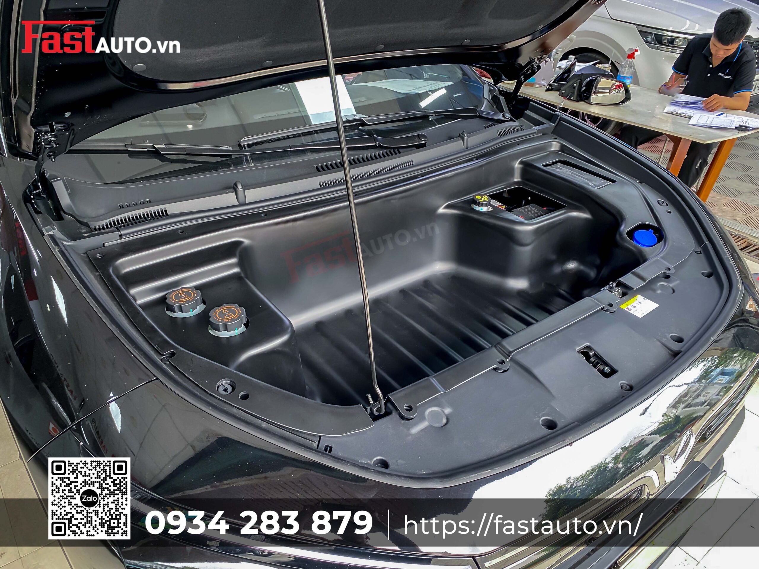 Alternative view of Độ Cốp Trước (Frunk) Cho VinFast Limo Green