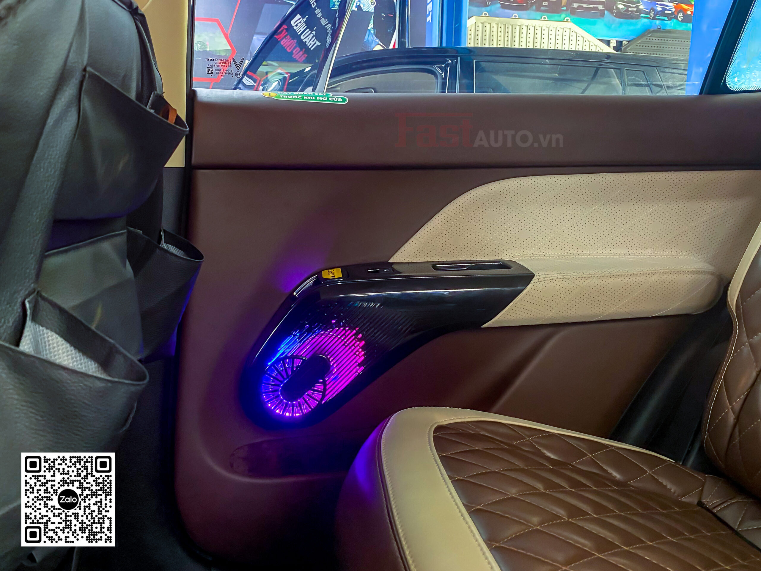 Alternative view of Nâng Cấp LED Nội Thất VinFast Limo Green