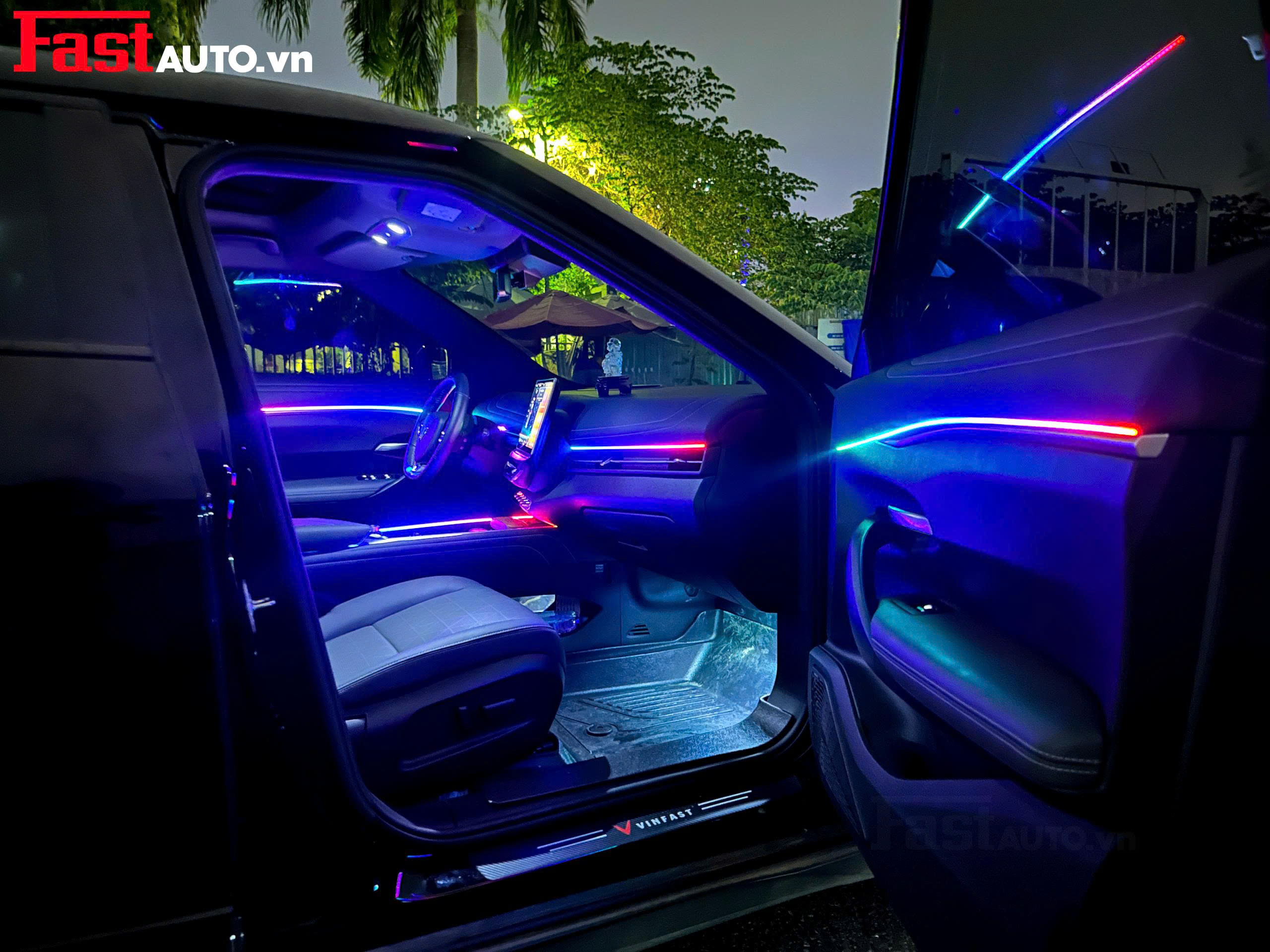 Alternative view of Nâng Cấp Đèn LED Nội Thất VinFast VF7