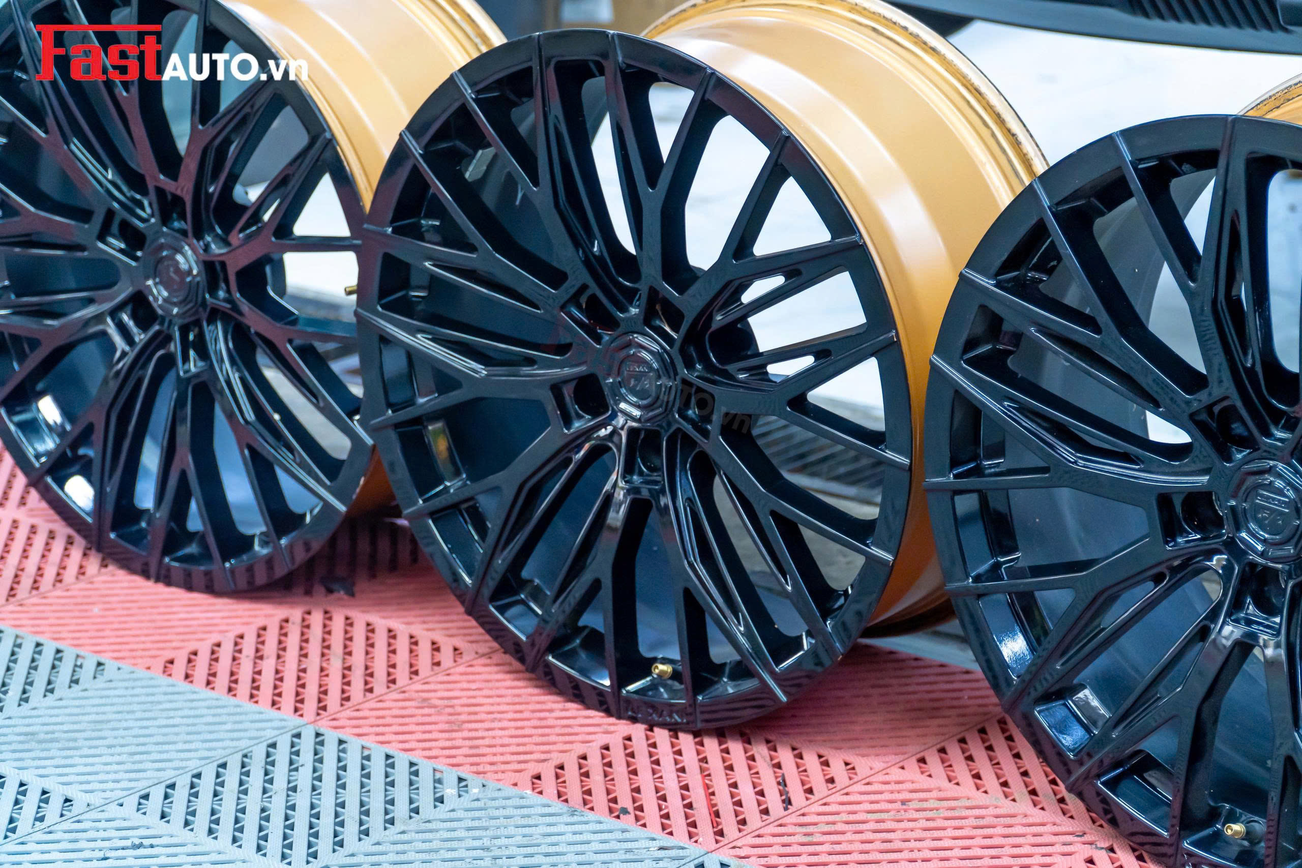 Alternative view of Độ Mâm Cho VinFast Limo Green