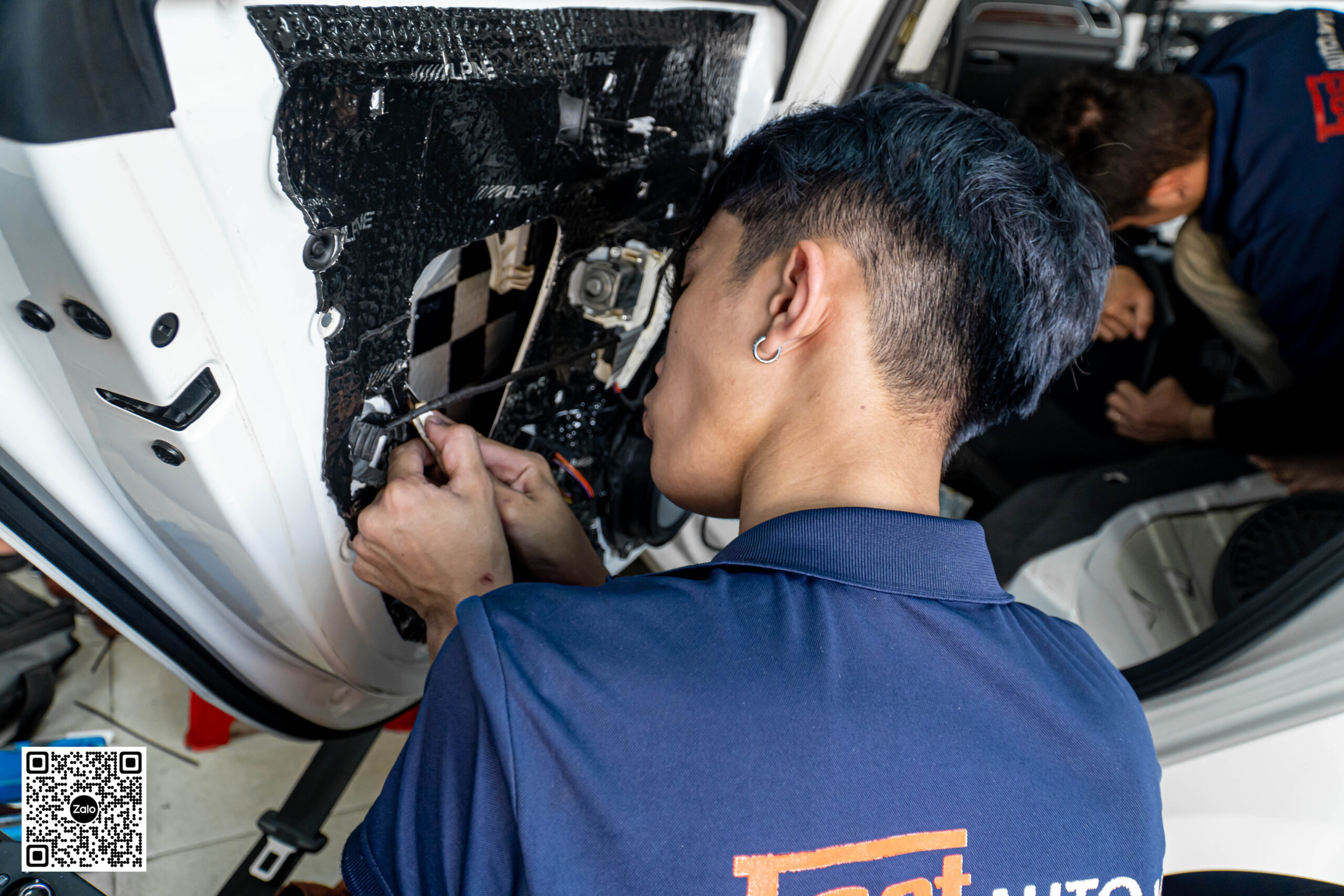 Alternative view of NÂNG CẤP COMBO LOA ALPINE CHO AUDI