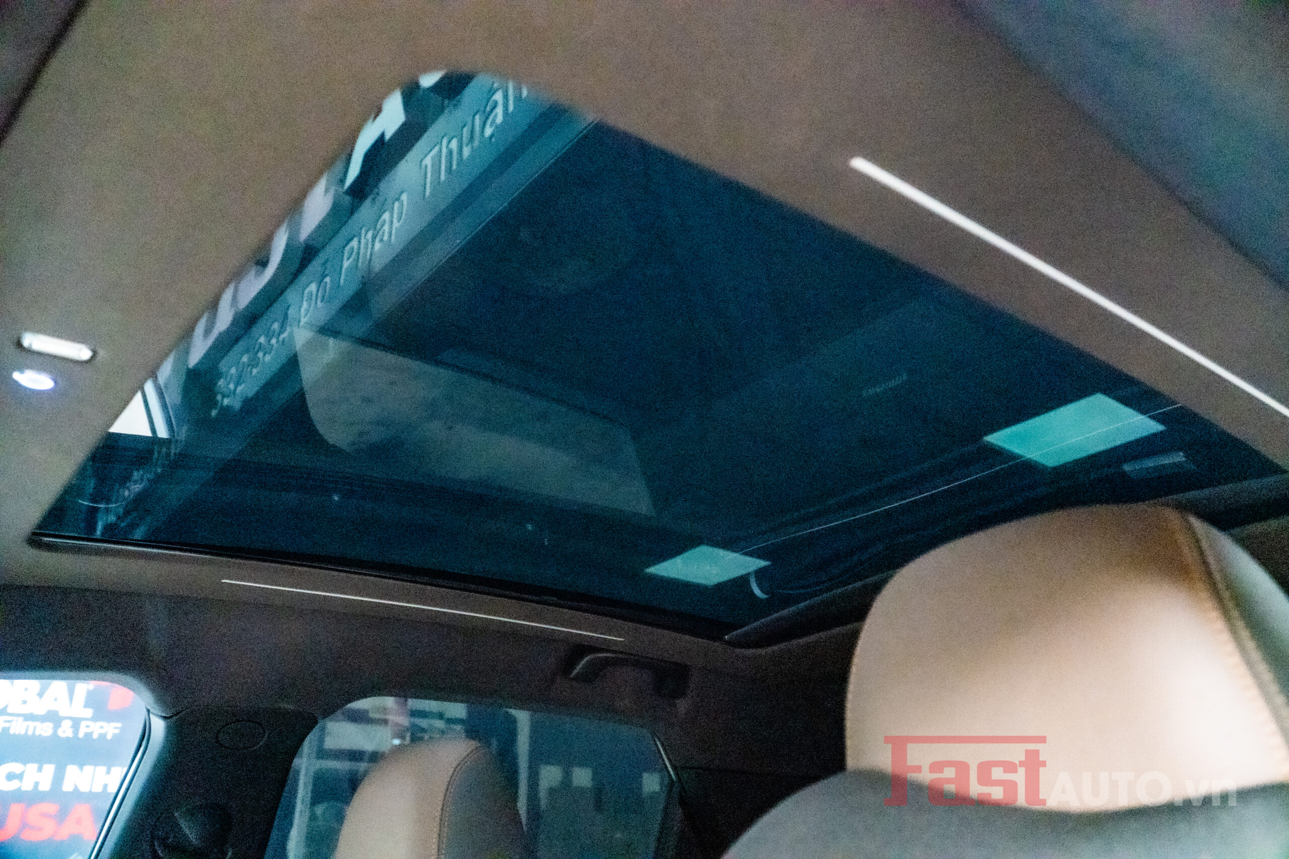 Alternative view of Nâng Cấp Rèm Trần Điện Xe VinFast VF6