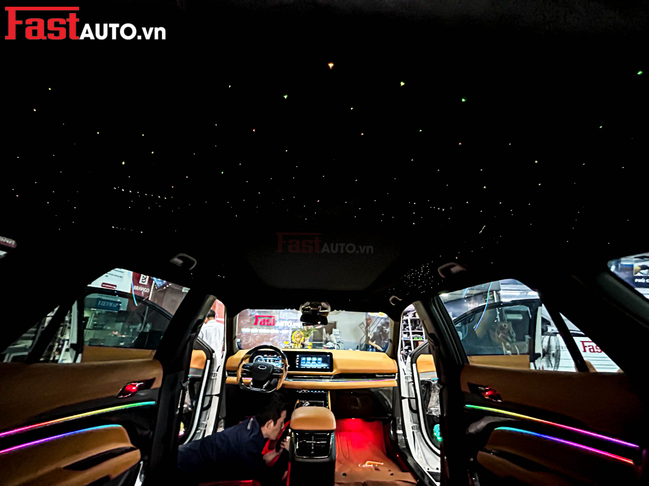 Alternative view of Nâng Cấp Trần Ánh Sao Cho Ford Territory