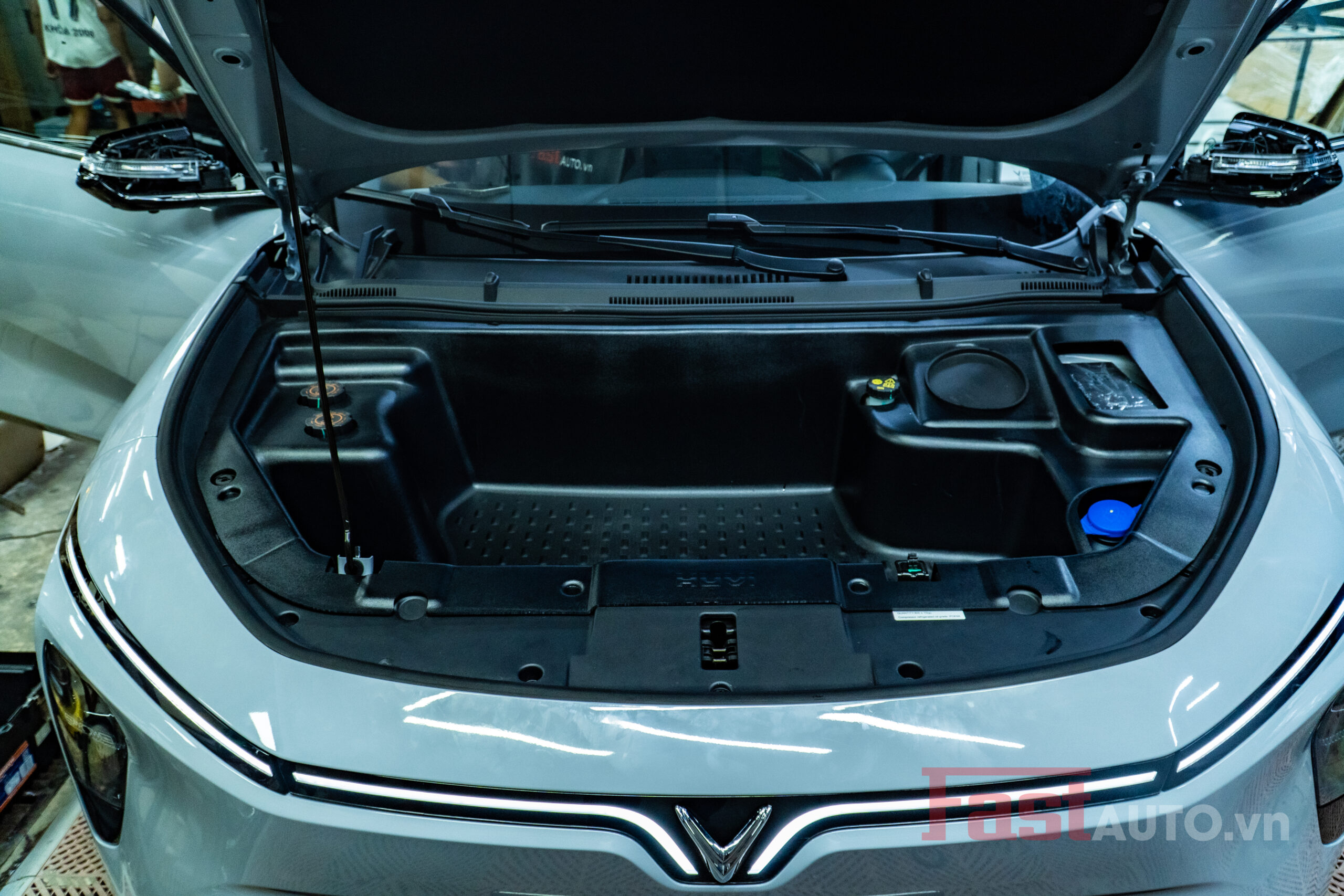 Alternative view of Độ Cốp Trước (Frunk) Cho Xe Điện VinFast VF MPV 7 