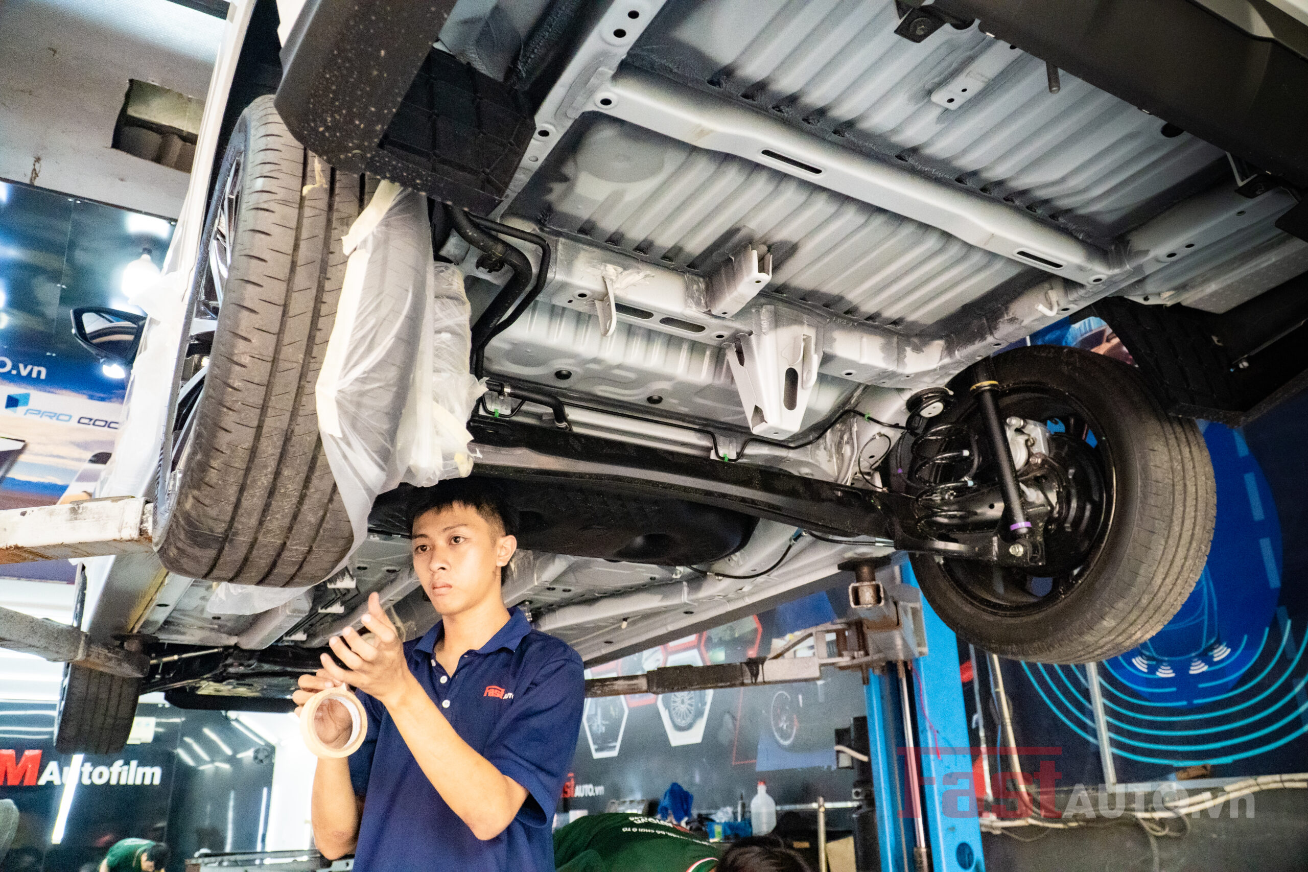 Có Nên Phủ Gầm Xe Toyota Veloz Cross? Bảng Giá Và Kinh Nghiệm Cần Biết