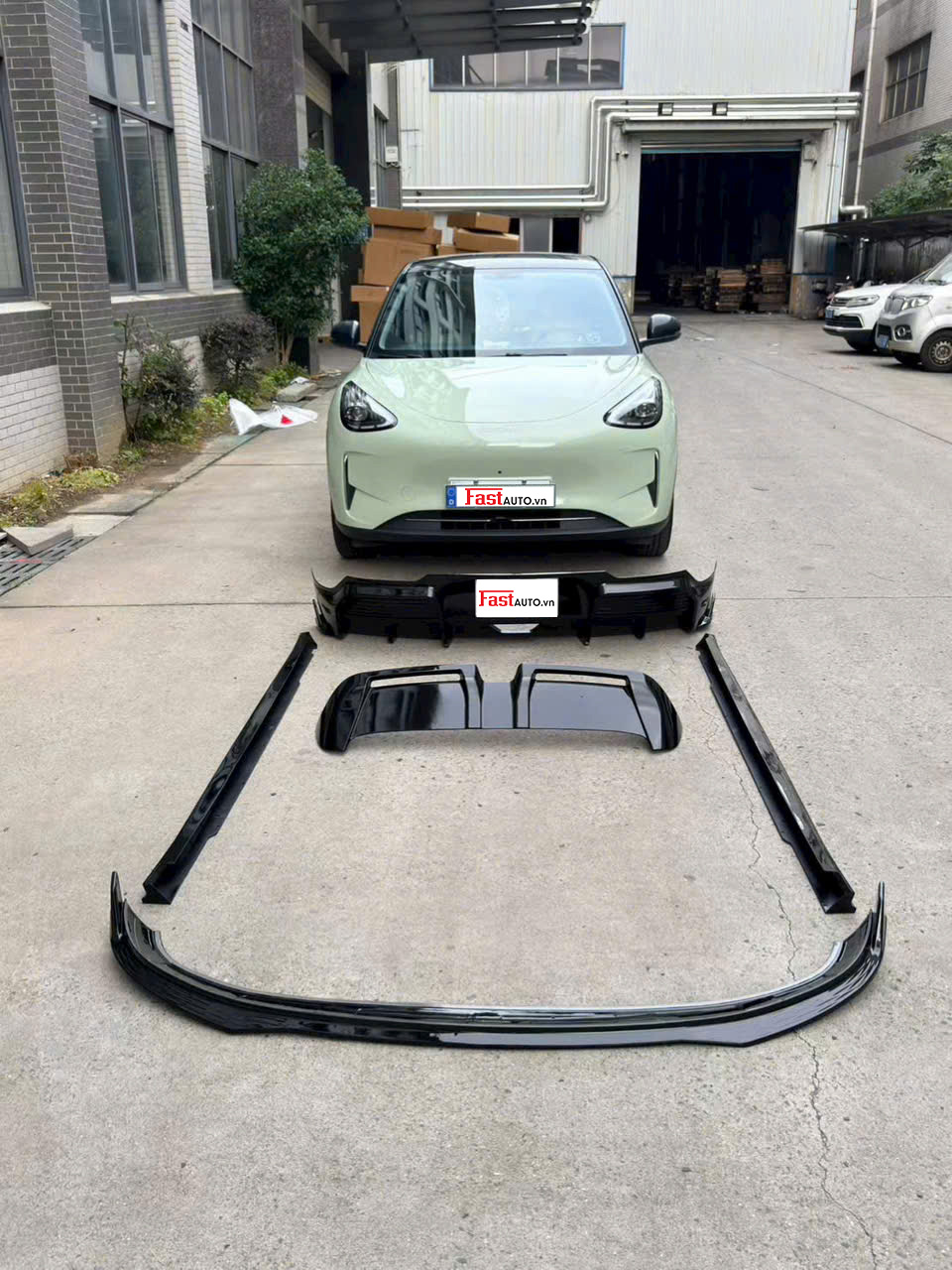 Alternative view of Độ Body Lip Cho Geely EX2