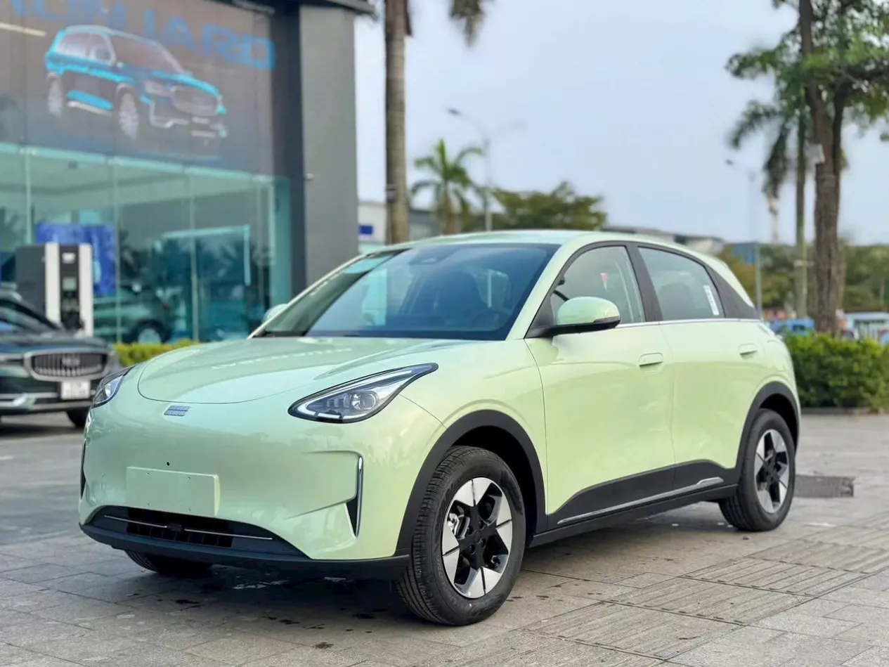 Lắp Đặt Ốp Bảo Vệ Pin Cho Geely EX5