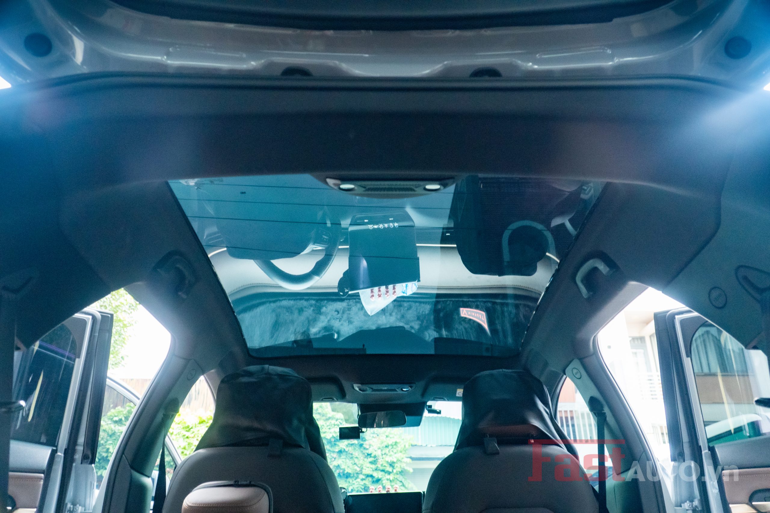 Lắp Đặt Rèm Trần Điện Cho VinFast VF6 Tại Fastauto